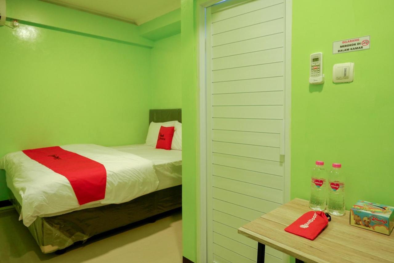 Reddoorz @ Jalan Gatot Subroto Semarang Hotel Exterior foto