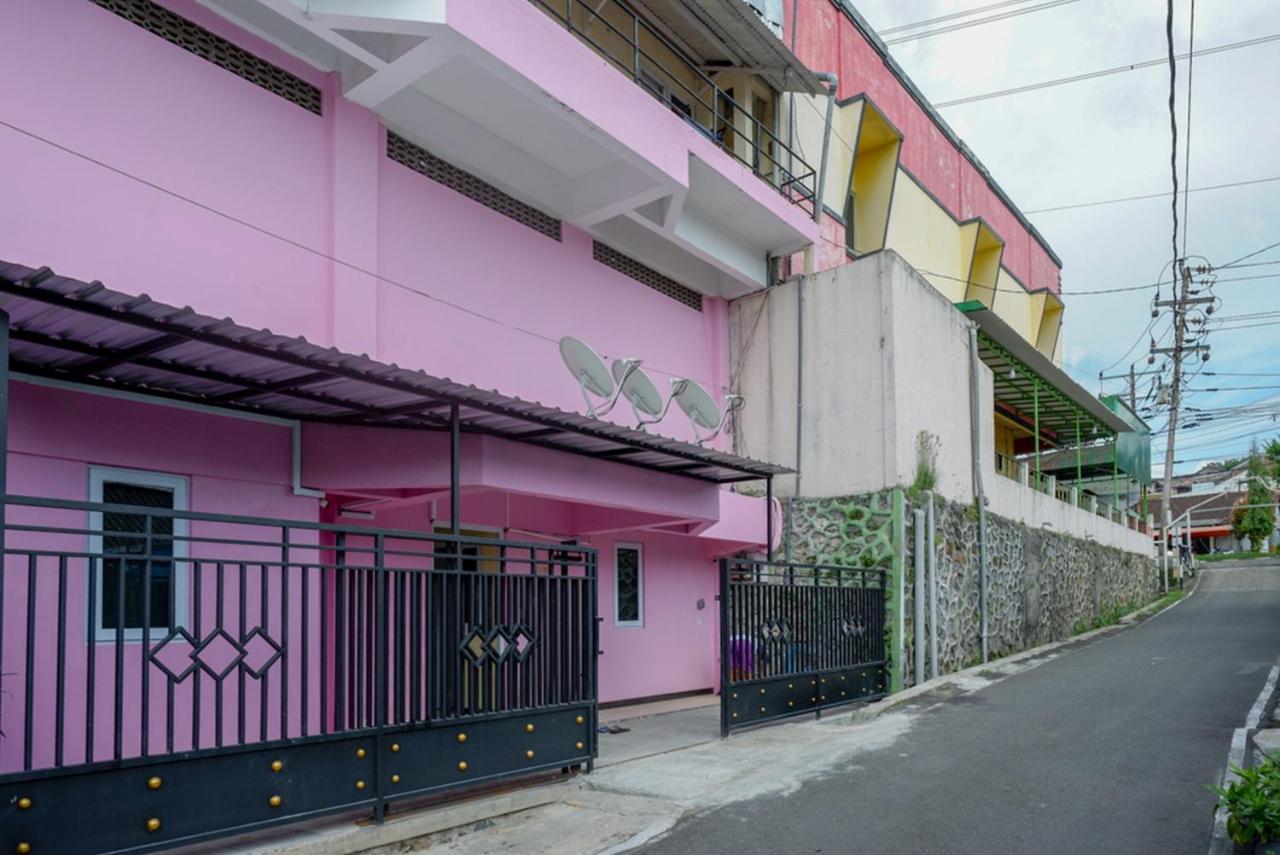 Reddoorz @ Jalan Gatot Subroto Semarang Hotel Exterior foto