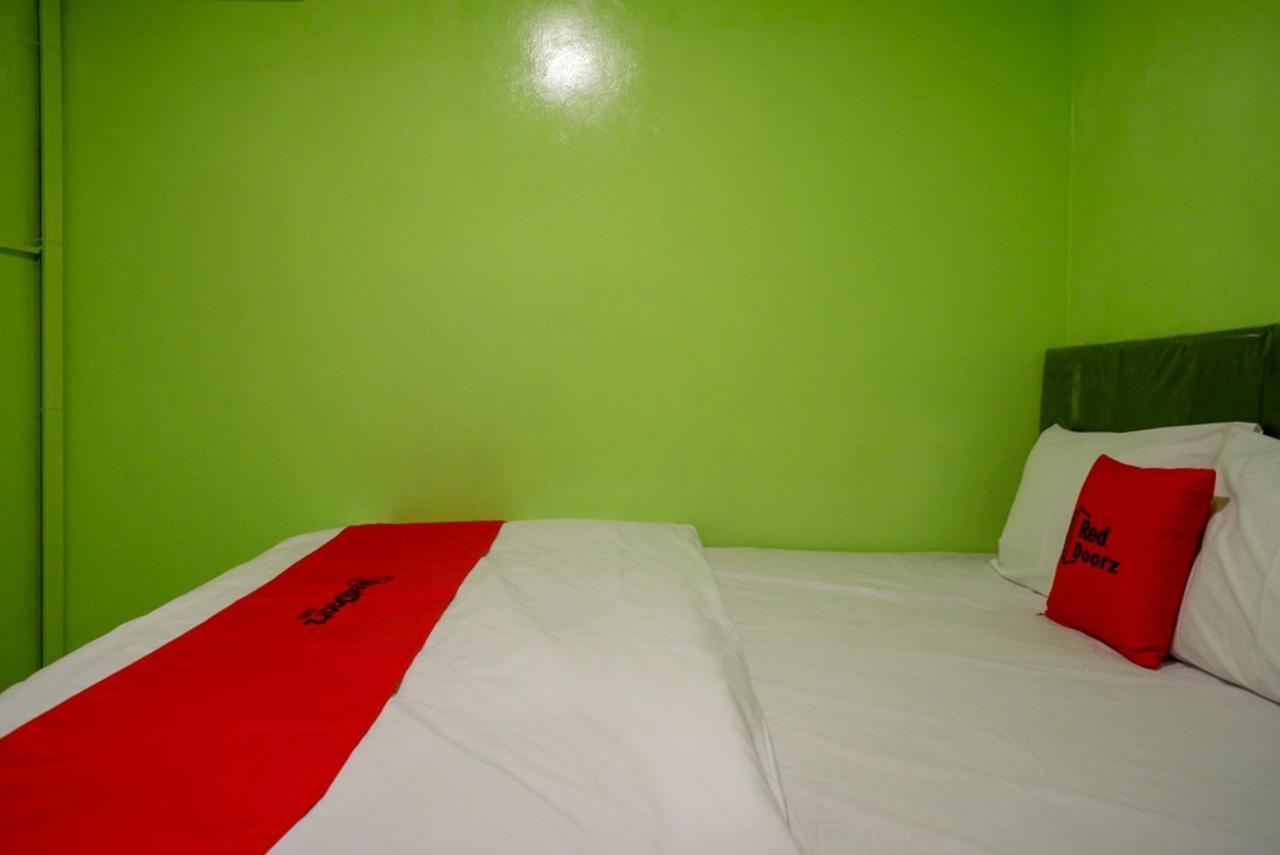 Reddoorz @ Jalan Gatot Subroto Semarang Hotel Exterior foto