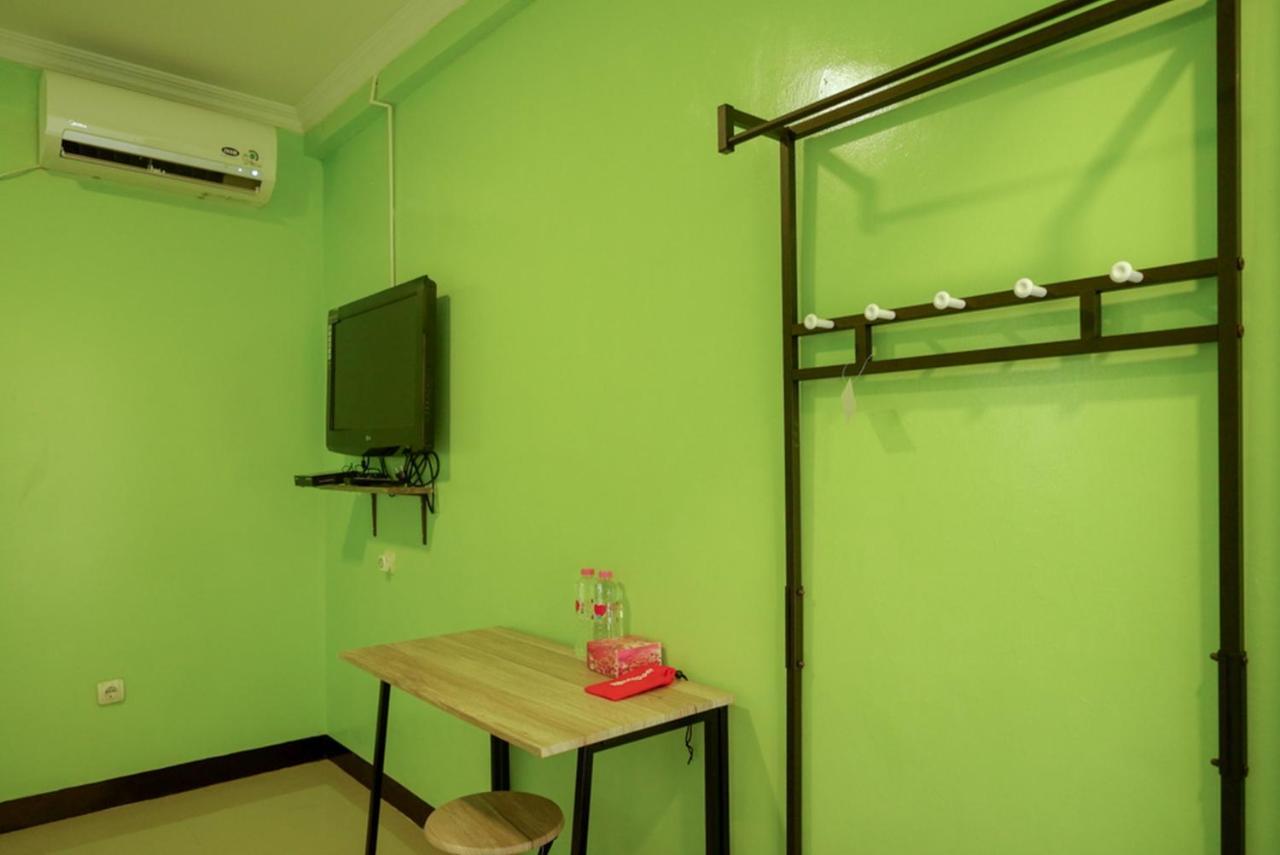 Reddoorz @ Jalan Gatot Subroto Semarang Hotel Exterior foto